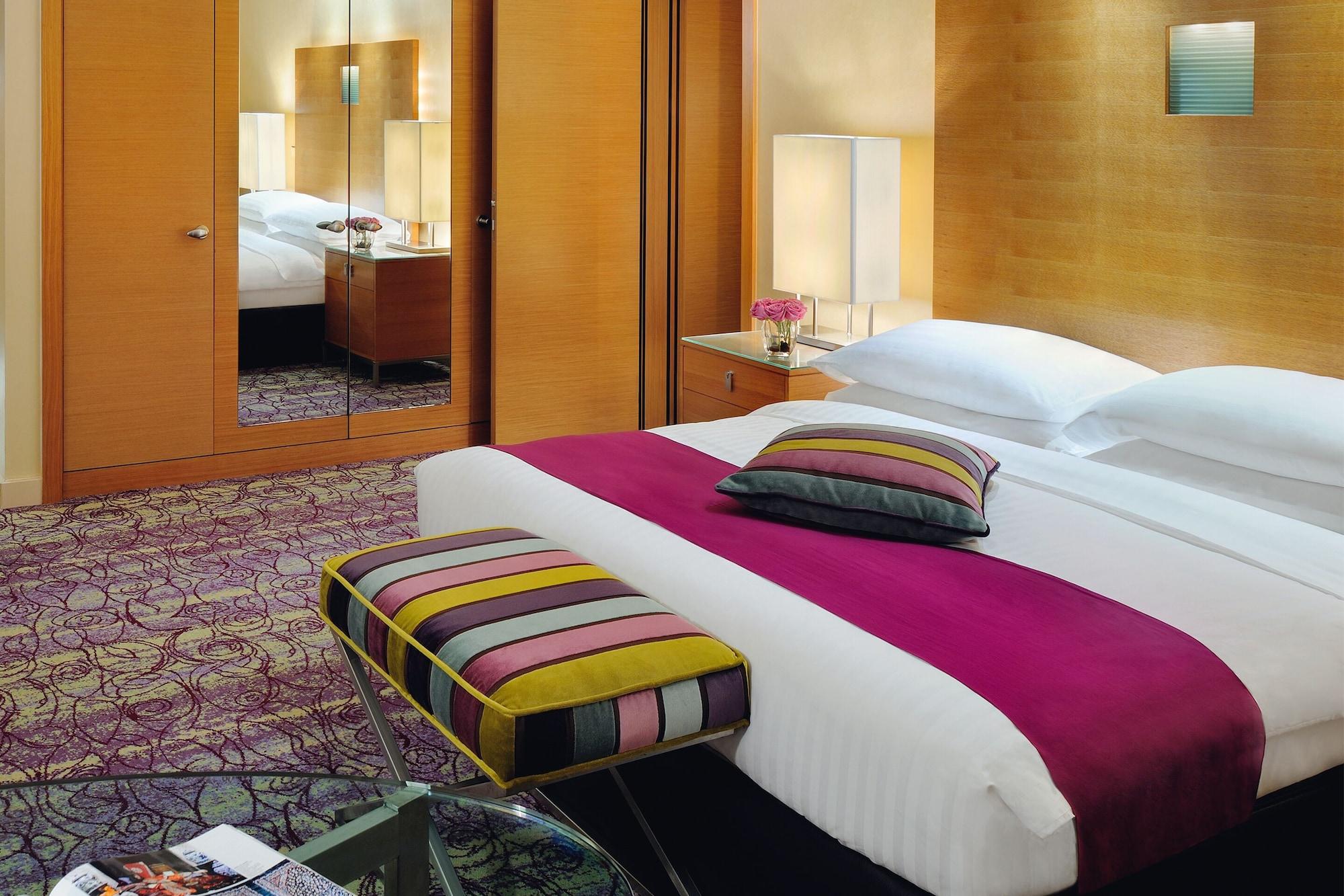 Qabila Westbay Hotel By Marriott Doha Extérieur photo A room at the Mandarin Oriental, Munich