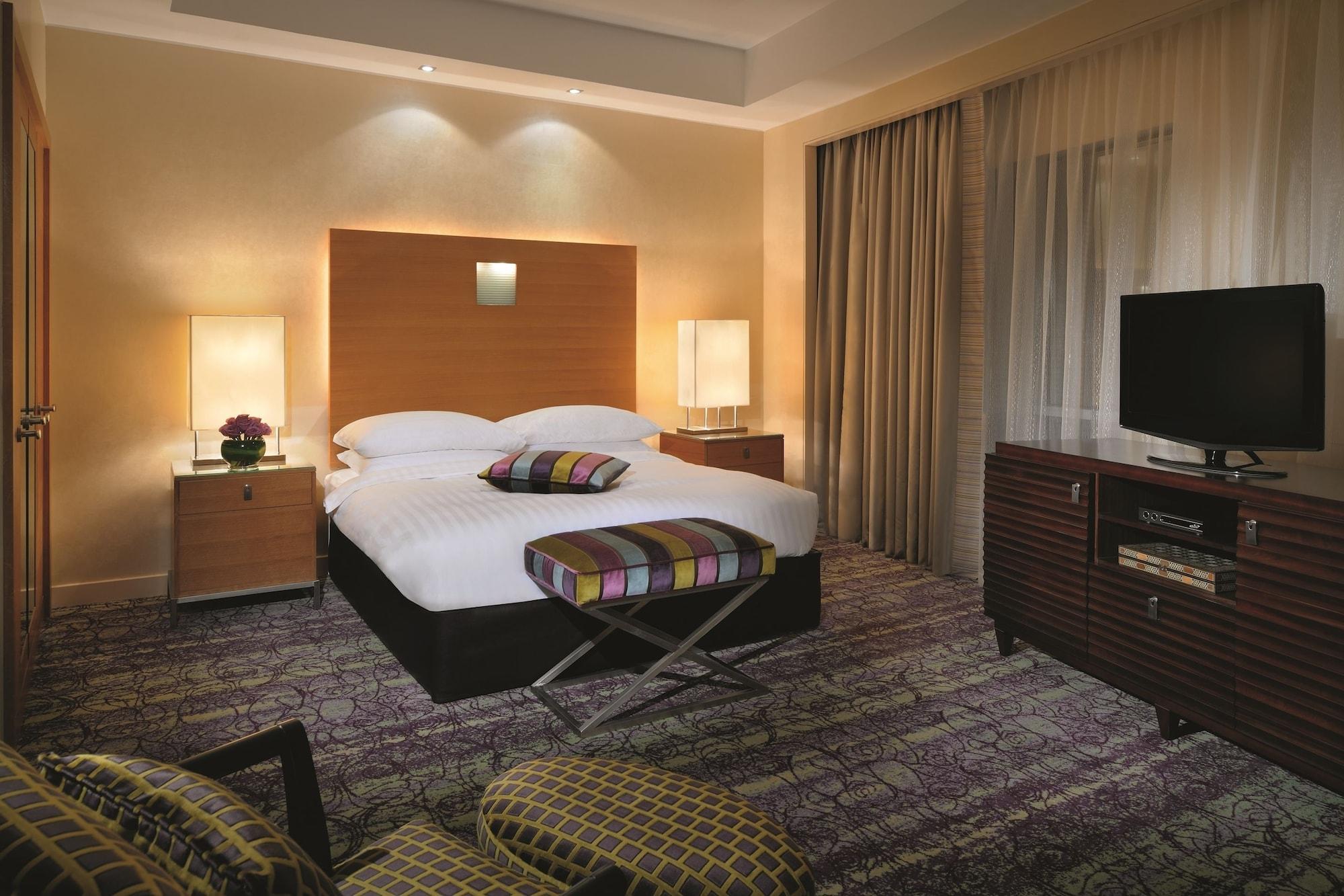 Qabila Westbay Hotel By Marriott Doha Chambre photo A bedroom at the hotel