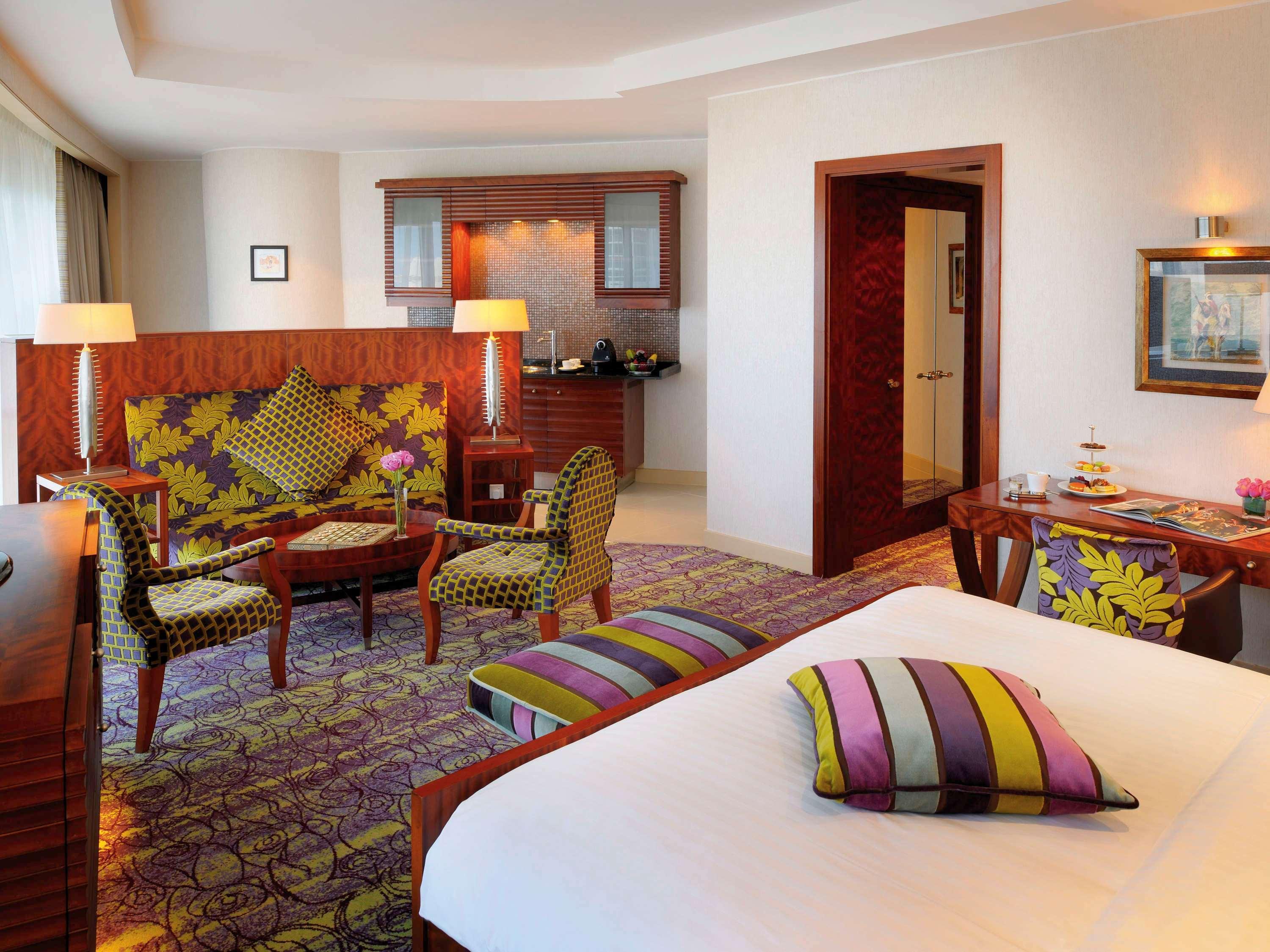 Qabila Westbay Hotel By Marriott Doha Extérieur photo Suite