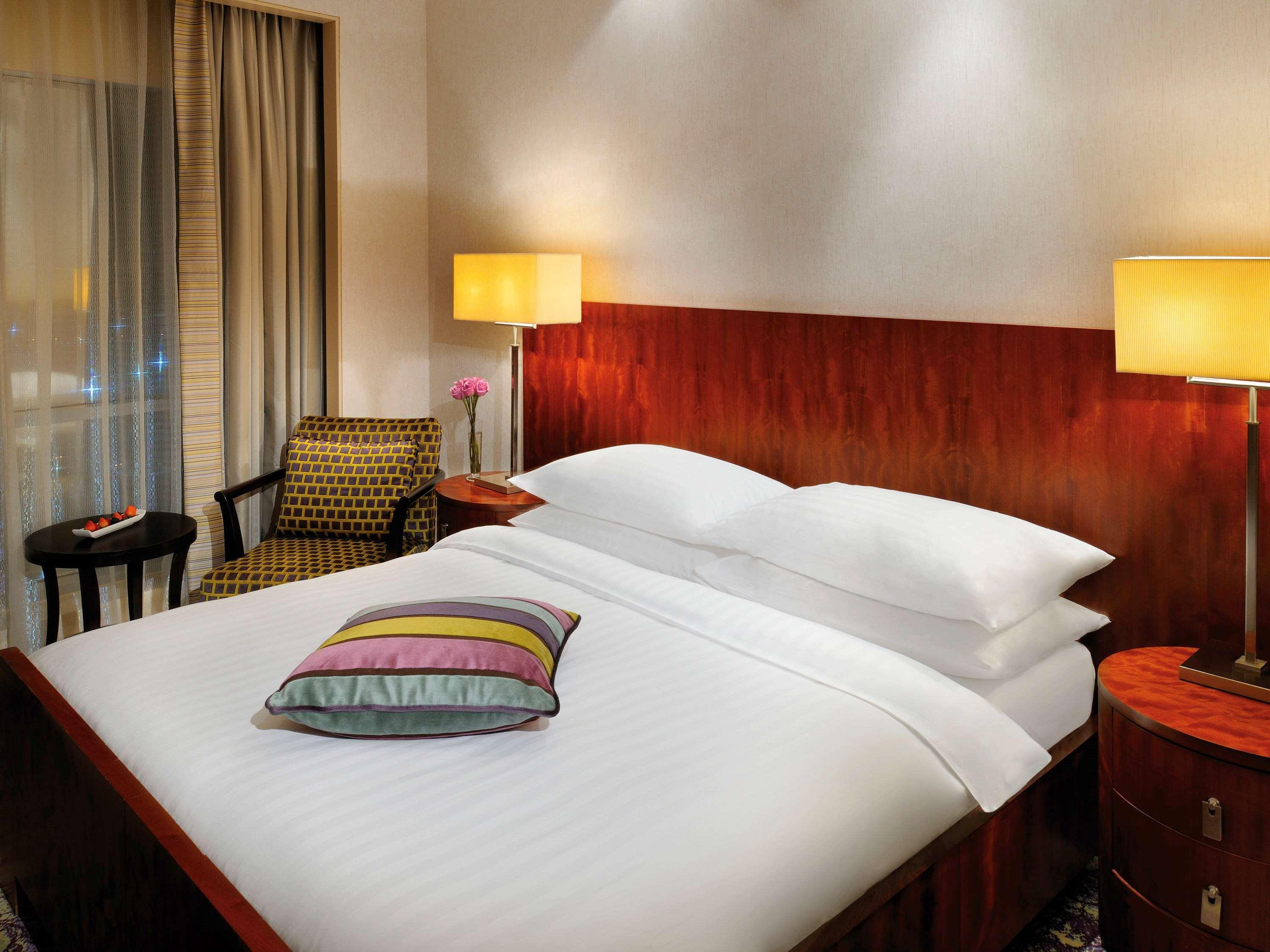 Qabila Westbay Hotel By Marriott Doha Extérieur photo A bedroom at the hotel