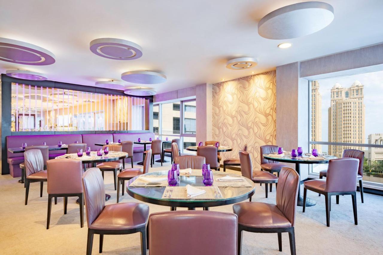 Qabila Westbay Hotel By Marriott Doha Extérieur photo The interior of the restaurant