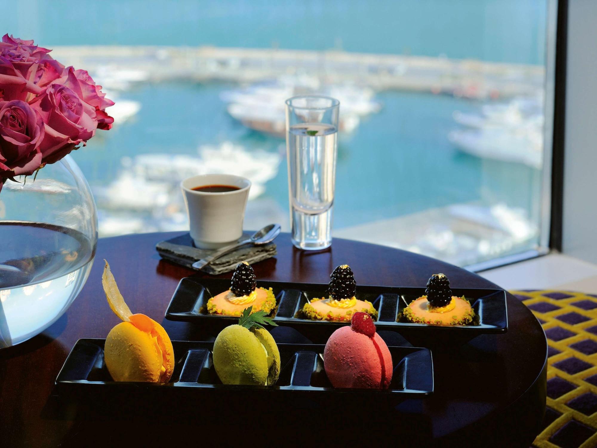 Qabila Westbay Hotel By Marriott Doha Extérieur photo A selection of ice cream