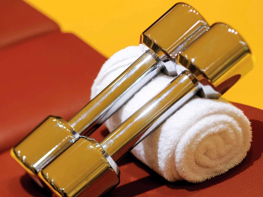 Qabila Westbay Hotel By Marriott Doha Extérieur photo A pair of hexagonal dumbbells