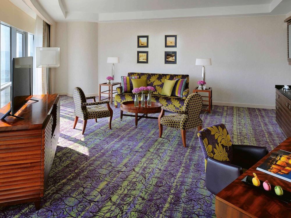 Qabila Westbay Hotel By Marriott Doha Extérieur photo A suite at the hotel