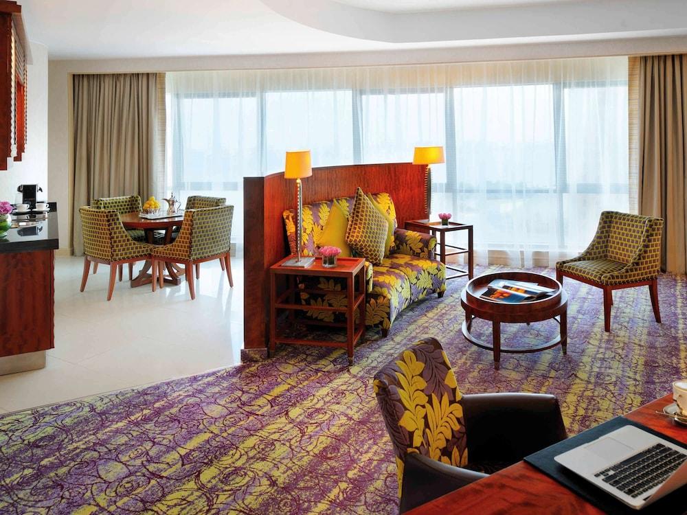 Qabila Westbay Hotel By Marriott Doha Extérieur photo Suite at the hotel